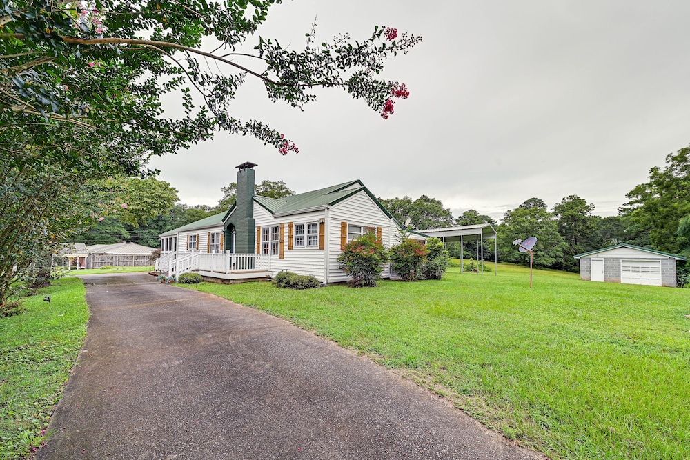 Home in Temple w/ Screened Porch + Gas Fireplace! view 2