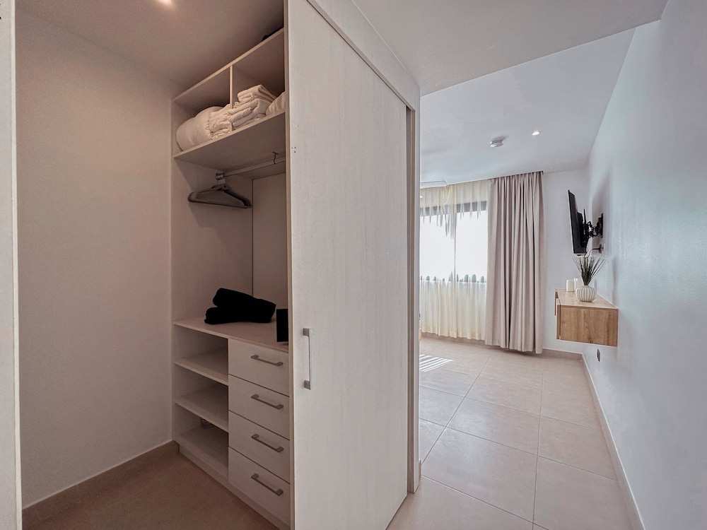 Fantastic Beach Penthouse With Rooftop BBQ