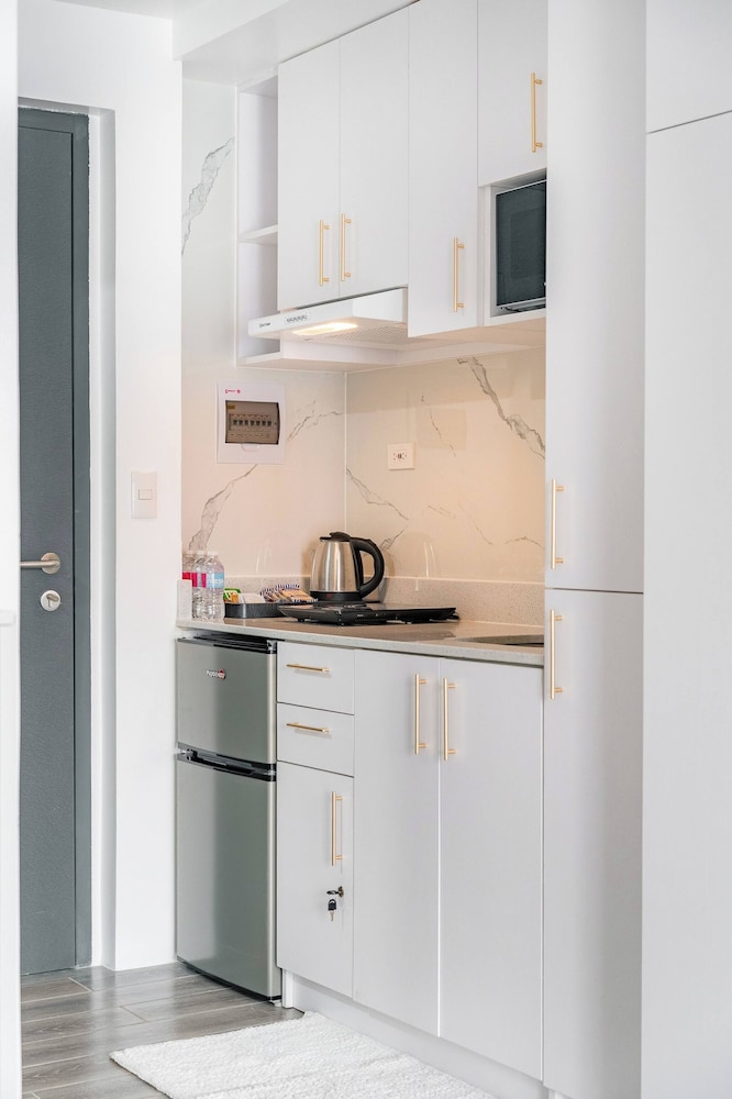 Elegant Studio, Close to the Airport and big Malls