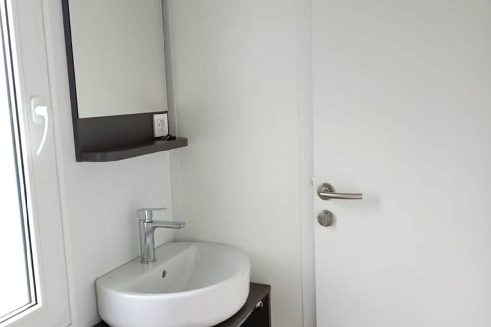 Modern Chalet With Air Conditioning view 5