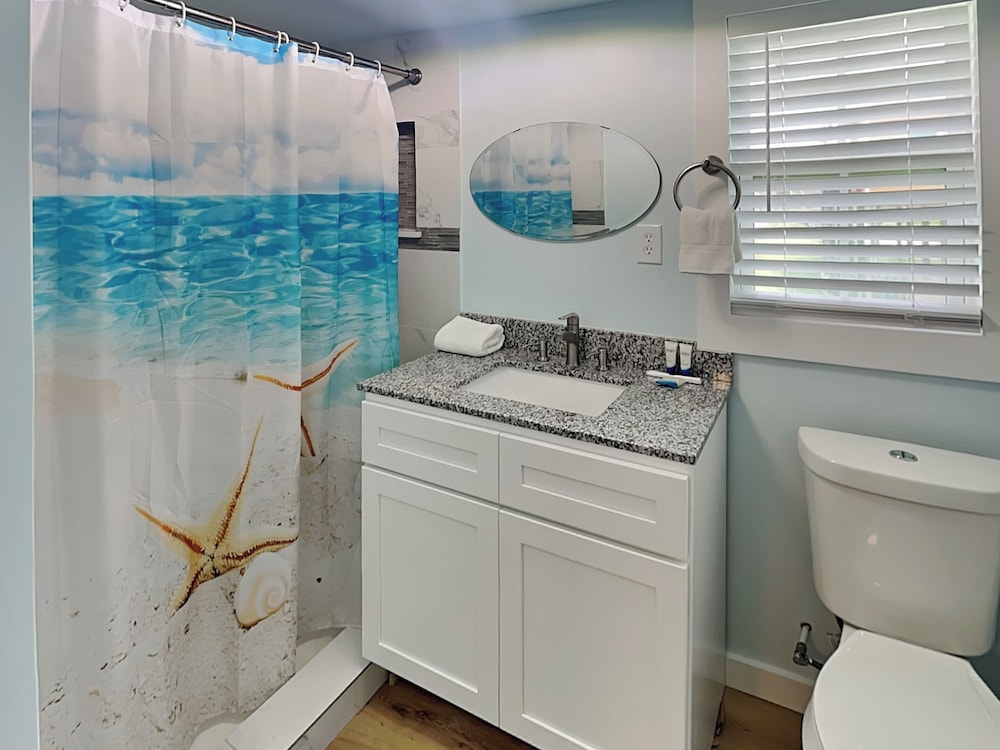 Surfside Beach Bungalow by Ryson Vacation Rentals