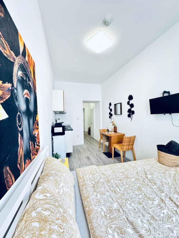 Cozy and Affordable Palace Studio