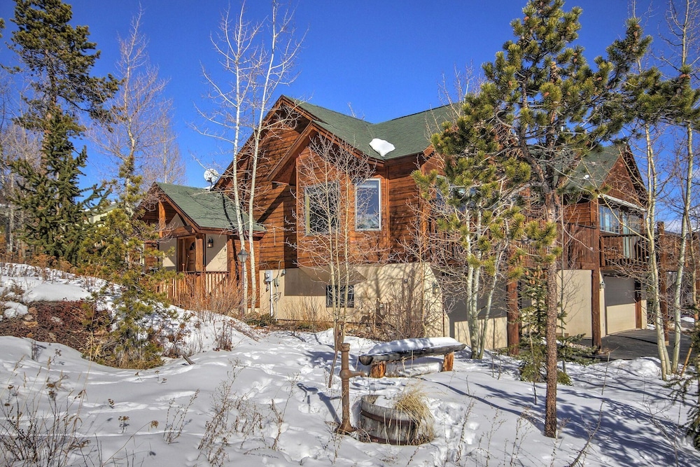 Sauterne Sanctuary 3br 3ba 3 Bedroom Home by RedAwning