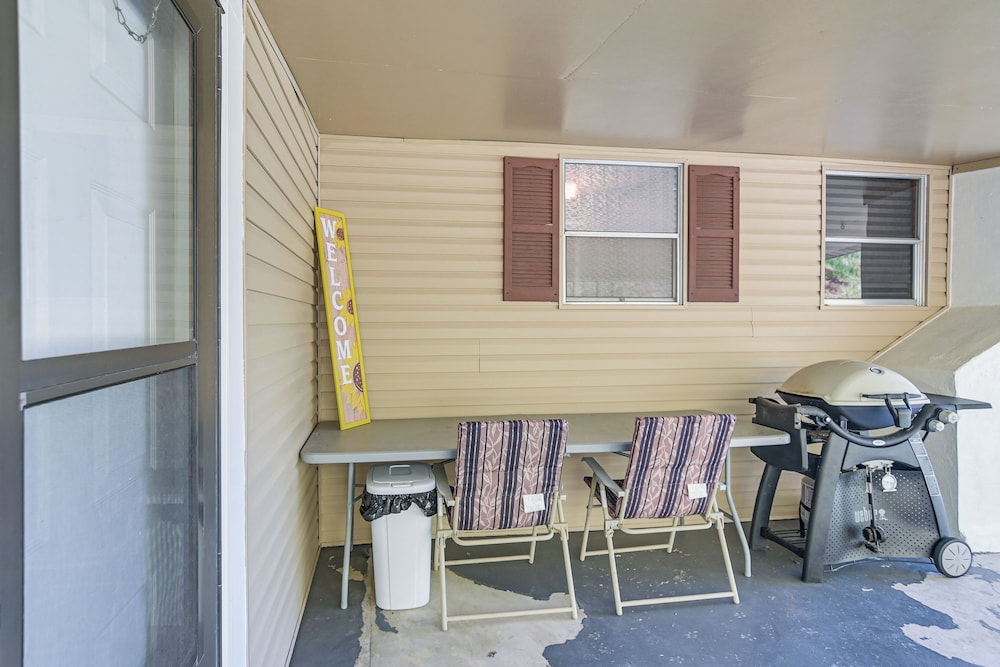 Home w/ Bunkroom: 2 Mi to Hatfield & Mccoy Trail