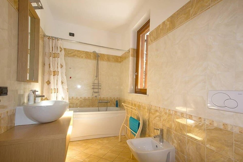 3 Bedroom Italian Lakes Apartment