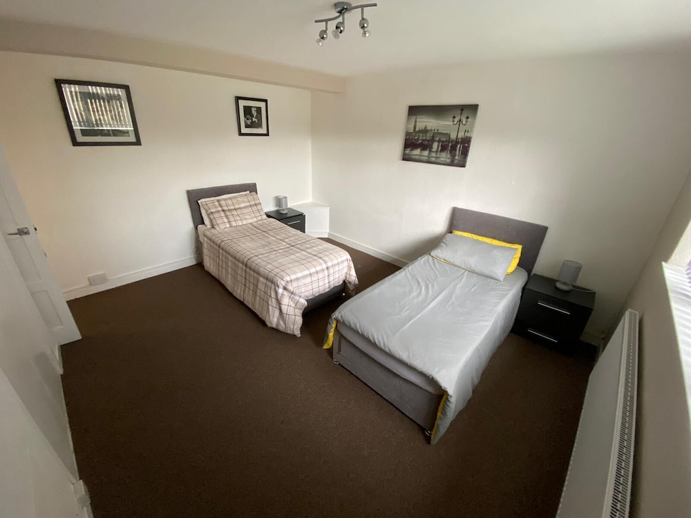 Lovely 2-bed Apartment in Solihull view 5