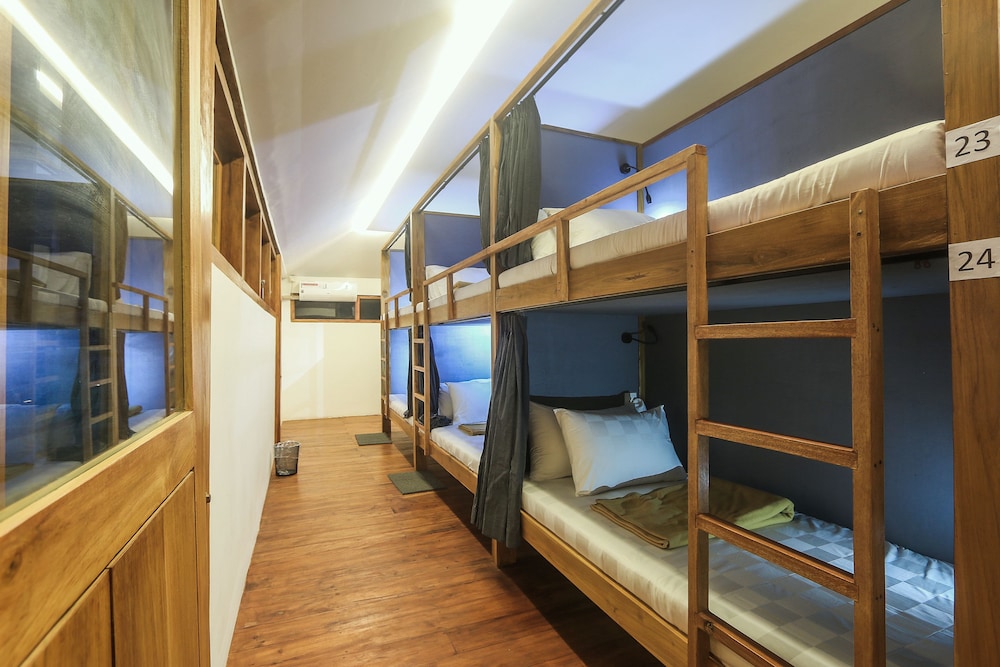 Green Hill Bed Station - Hostel
