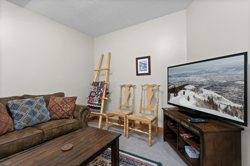 Queen Esther at Deer Valley Resort - Four Bedroom Condo with Hot Tub #2447 4 Condo