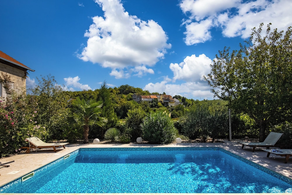 Holiday Home Ljubica With Pool
