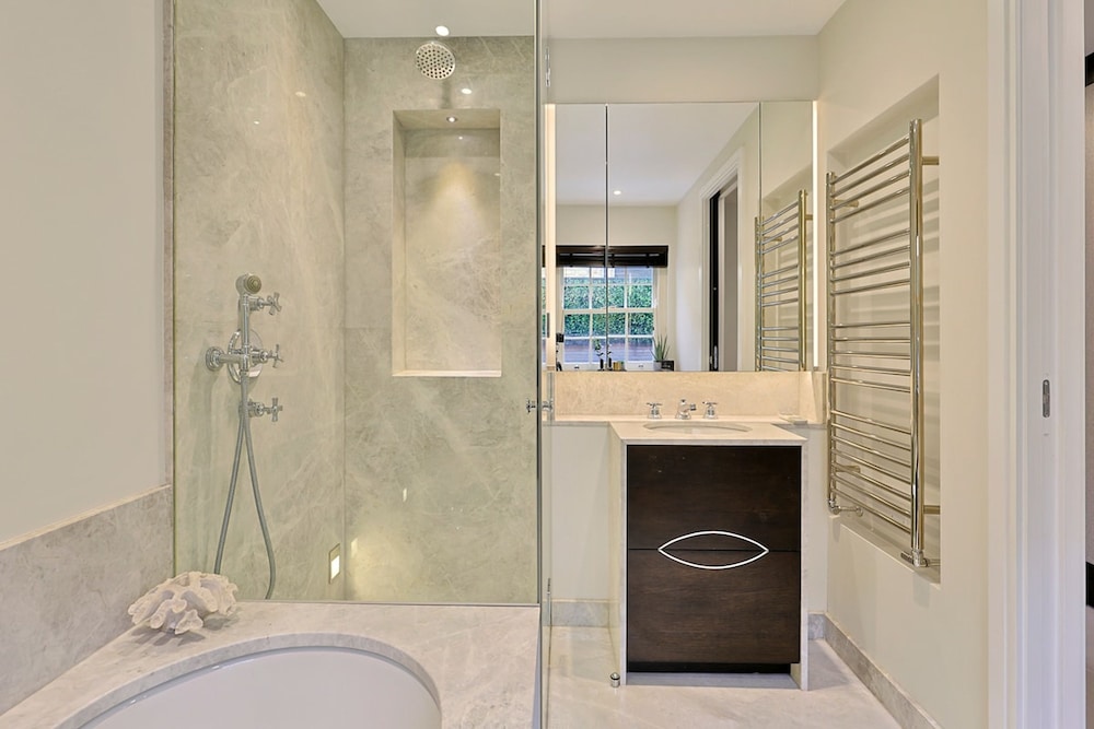 Luxe Home With Cinema Room - South Kensington