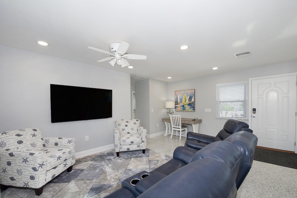 Miramar Palms