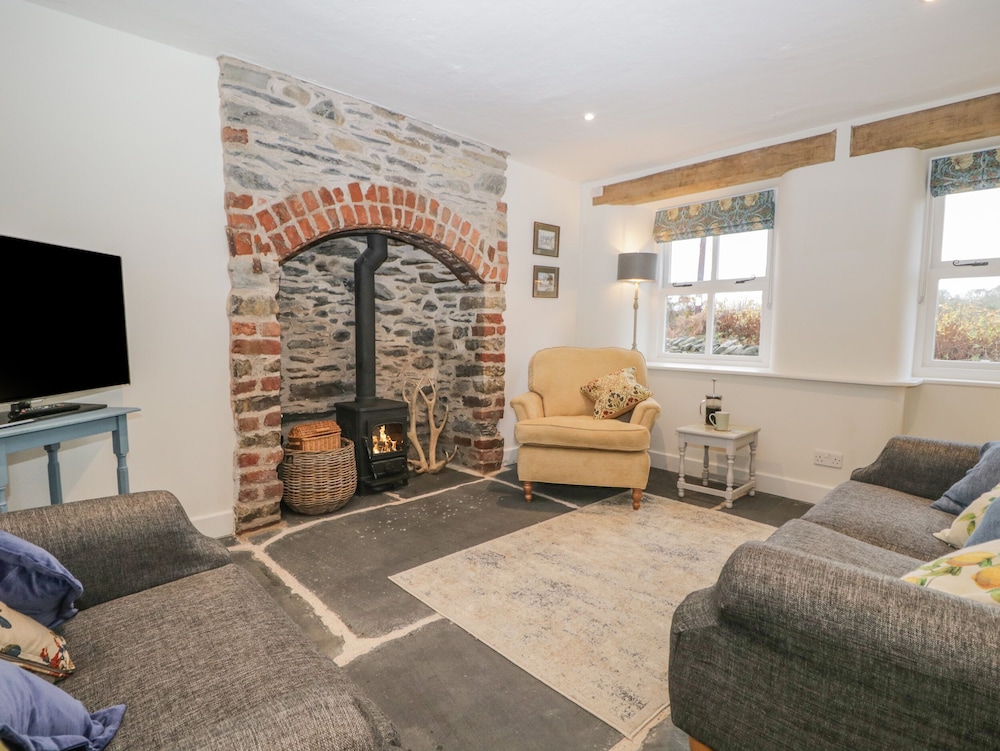 1 Sunny Point Cottages