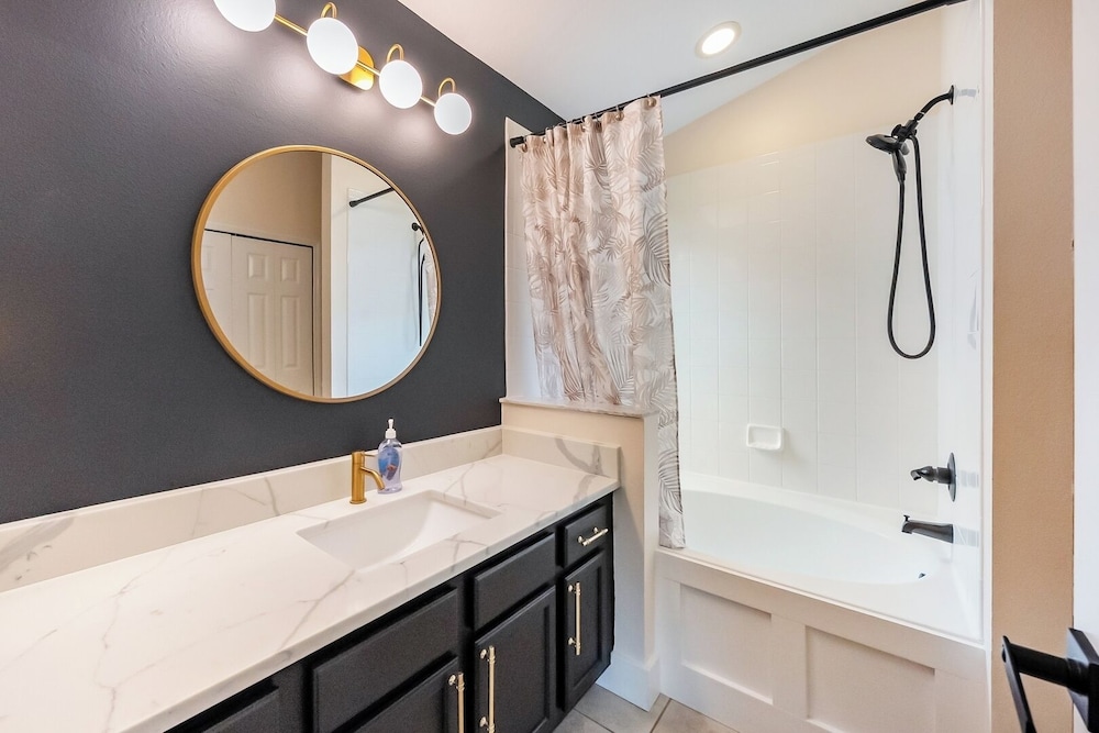 Private King BR + Pool Access Near Disney