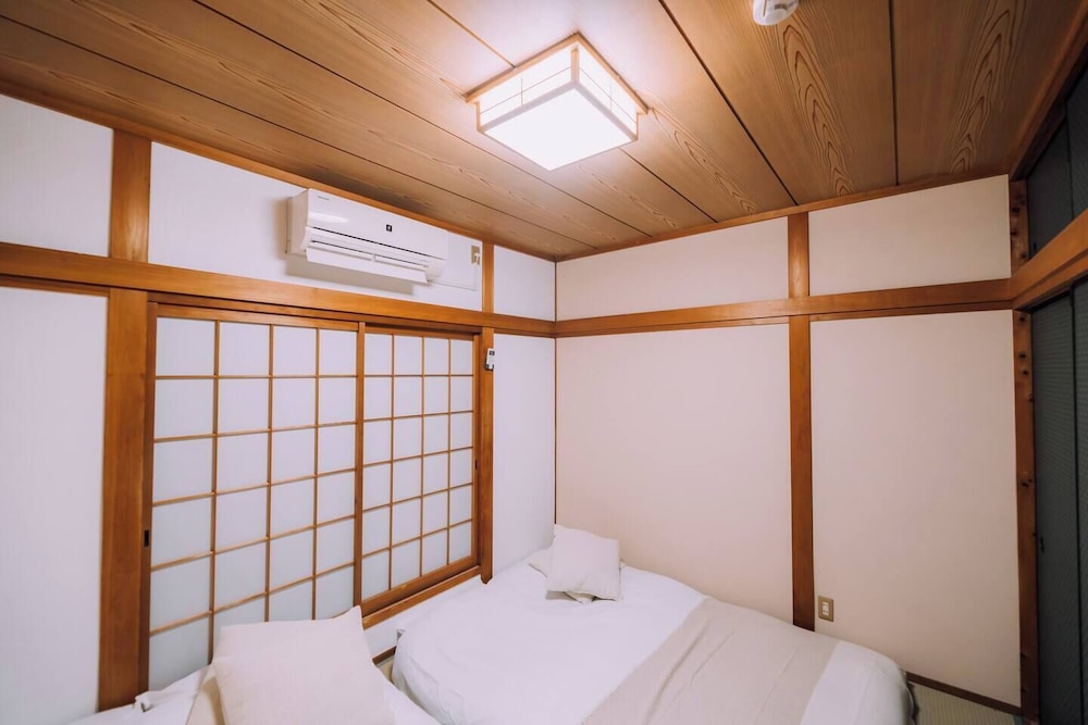 5BDR 1.5BA Osaka Castle House