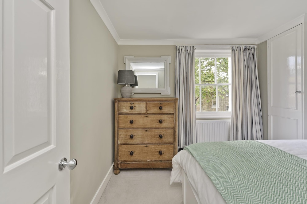 Fabulous 3 Bed Flat Chelsea