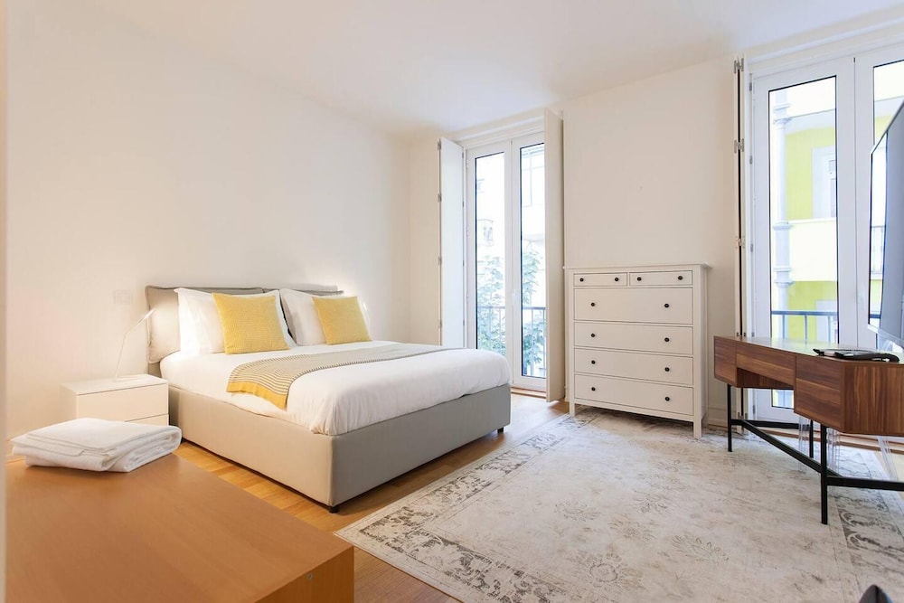 City Center Prestigious Avenue Liberdade & Garage view 2