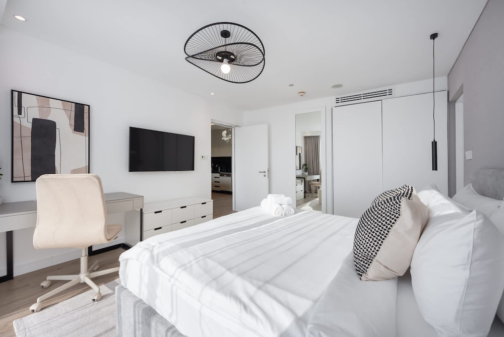 Grand Stay in This 1 Bedroom Flat That Sleeps 4