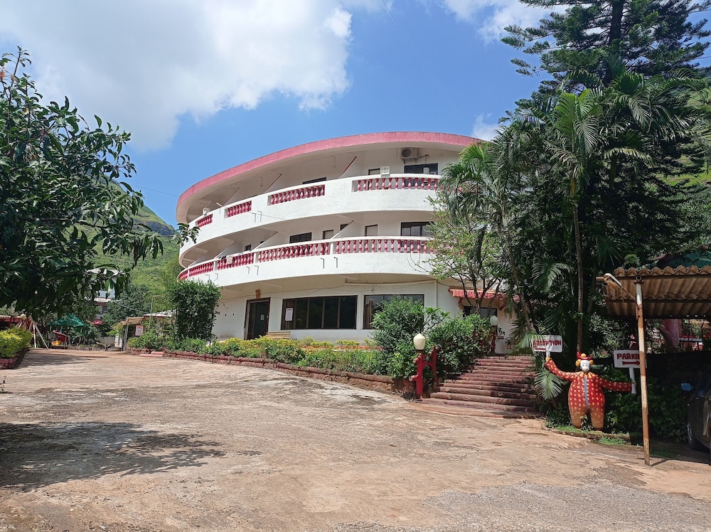 Golden Resort and Farm view 4