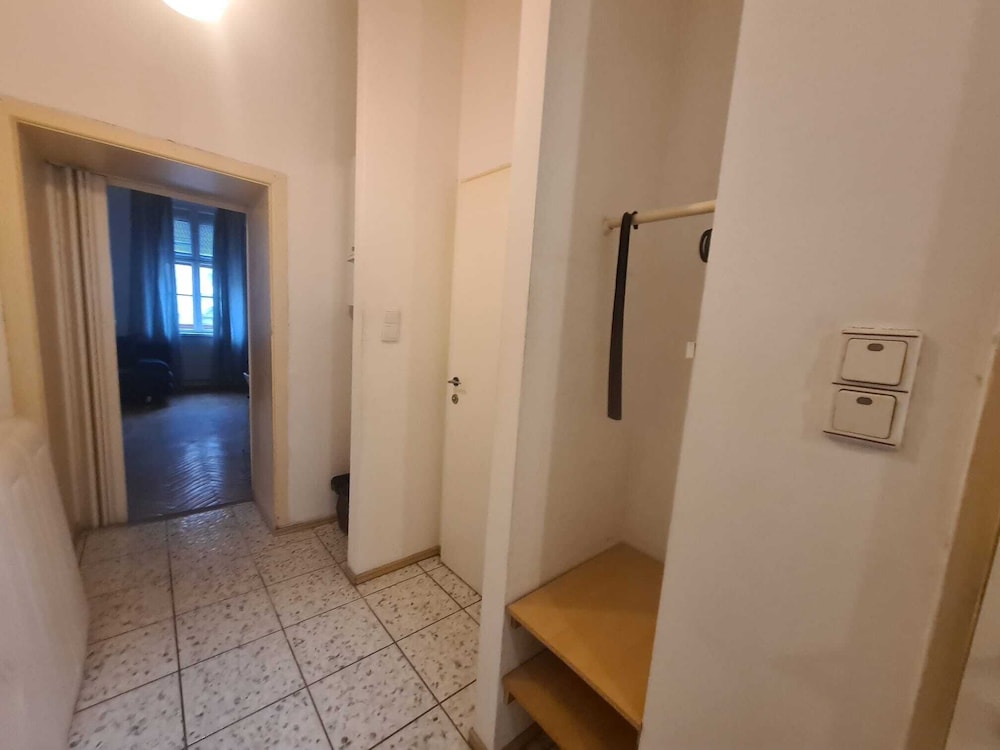 Comfort 3BR Apt Near Wiener Stadthalle
