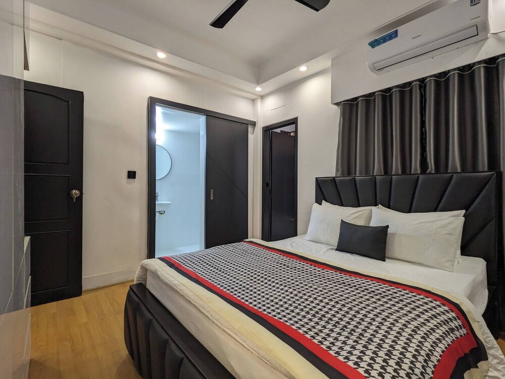 Minimalist Apt at DAC Intl Airport Msg to Avail Special Offer for Flight Catcher