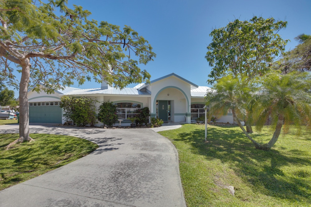 2 Mi to Beach: Canal-front Home in Cape Coral!