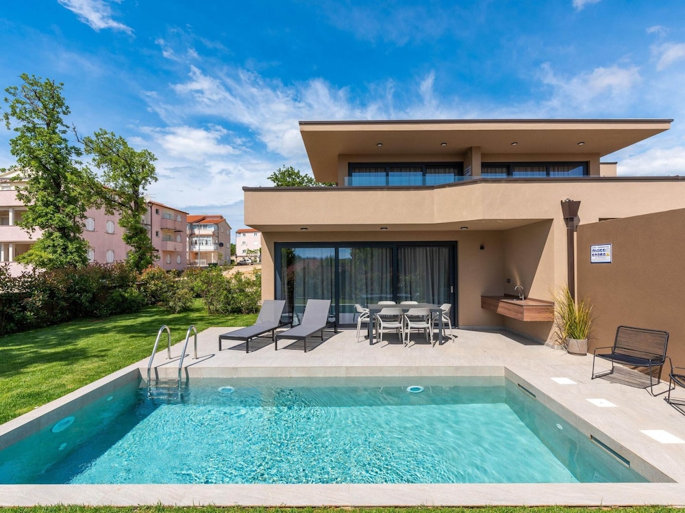 Apartment in Croatia Near the Sea With Pool