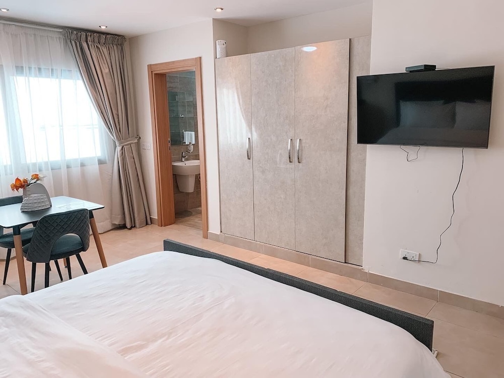 Sky Suites Airport