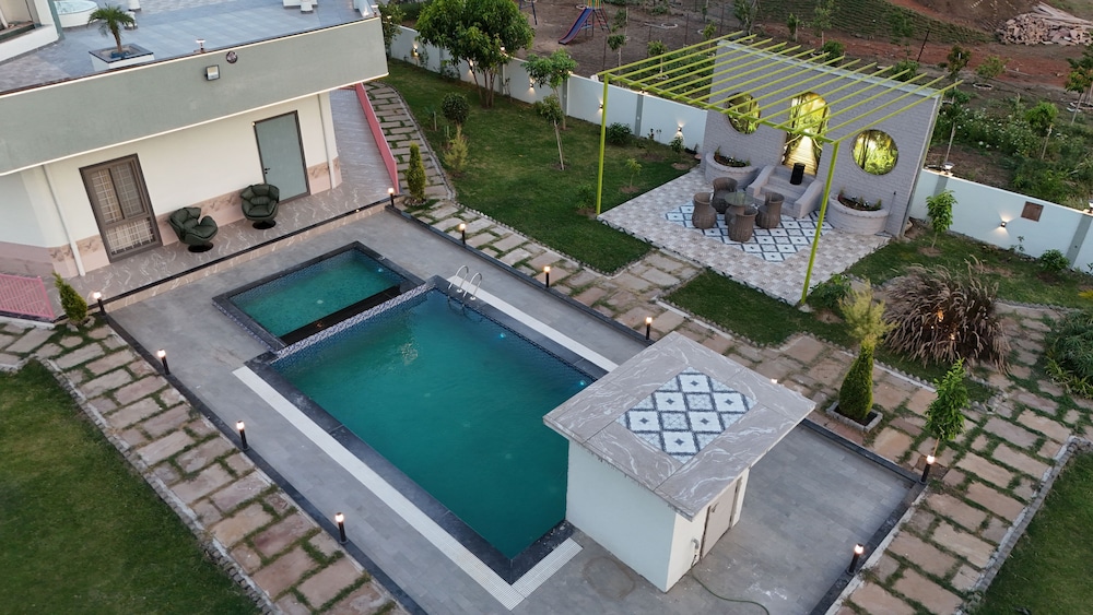 Sanjeevani Farms, Bhopal : A Luxury 5 Bedroom Private Pool Villa