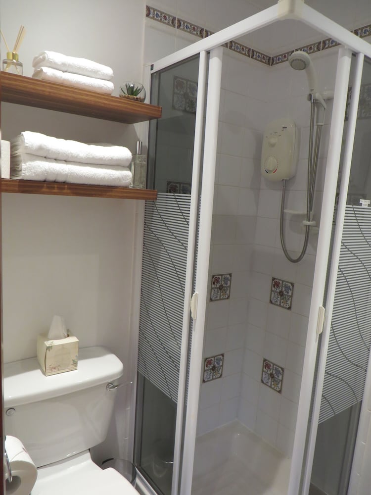 Eriskay Guest House and Aviemore Glamping
