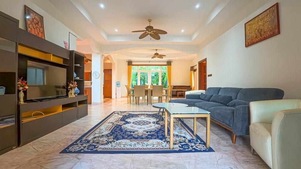 7 Bedroom Pool Villa in Kathu SV1
