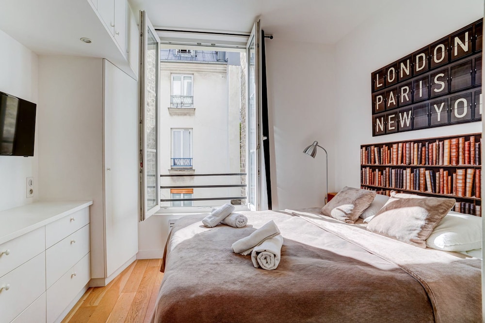 Aramis S Vres Modern 1 Bed Apt in Paris