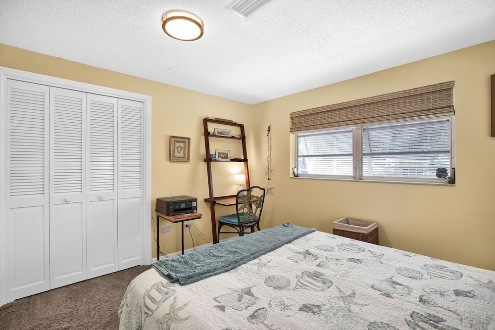 Delightful Vacation Home Located In The Popular Islamorada Neighborhood Of Port Antigua. 3 Bedroom Home by RedAwning