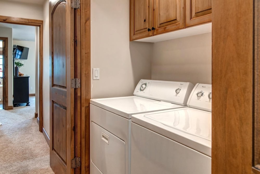 Park City KBM Resorts Walk To Main Street And To Park City Mountain, Hot Tub, On Free Citywide Bus Route 2 Units, 8 Bedrooms Ml-1341