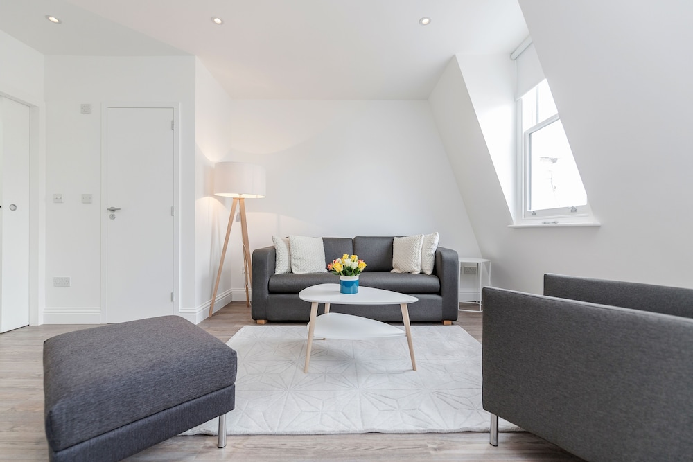 Soho Apartments by BaseToGo