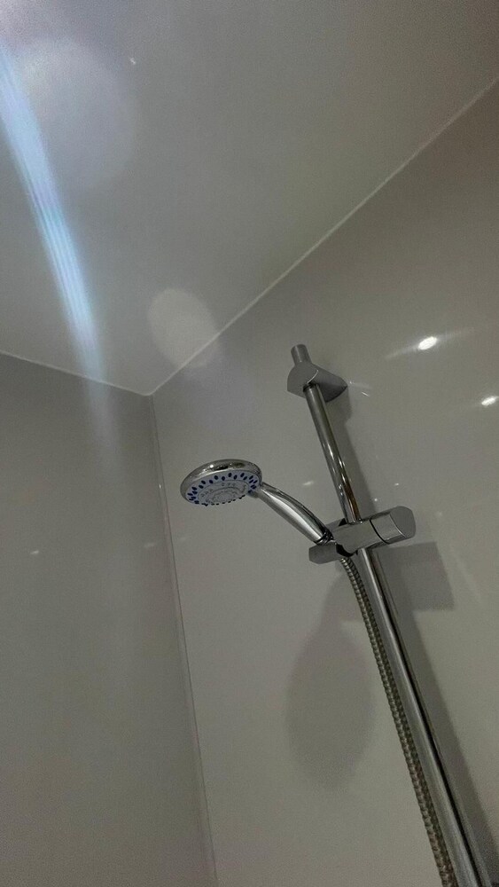 1br-wifi-freesnacks-freeparking-petsok-retroarcade