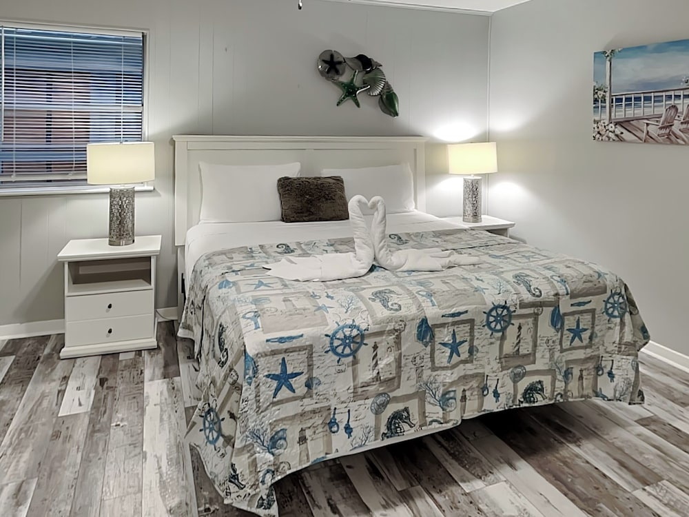 Pleasure Pier Retreat Manor by Ryson Vacation Rentals