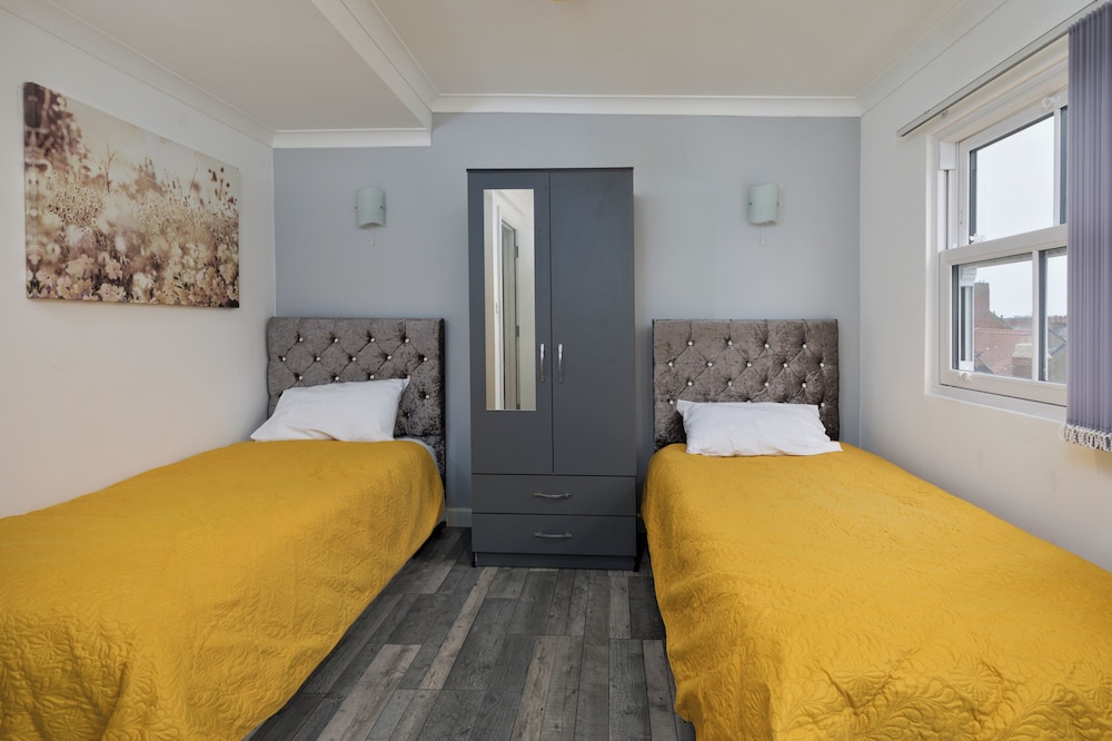 2 Bed Flat - Sleeps 4 - Wifi view 5