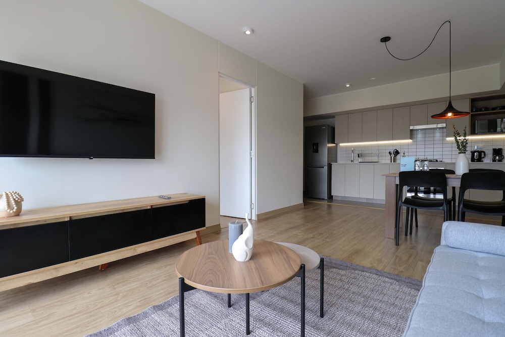 w Spectacular 2BR With Balcony in Miraflores