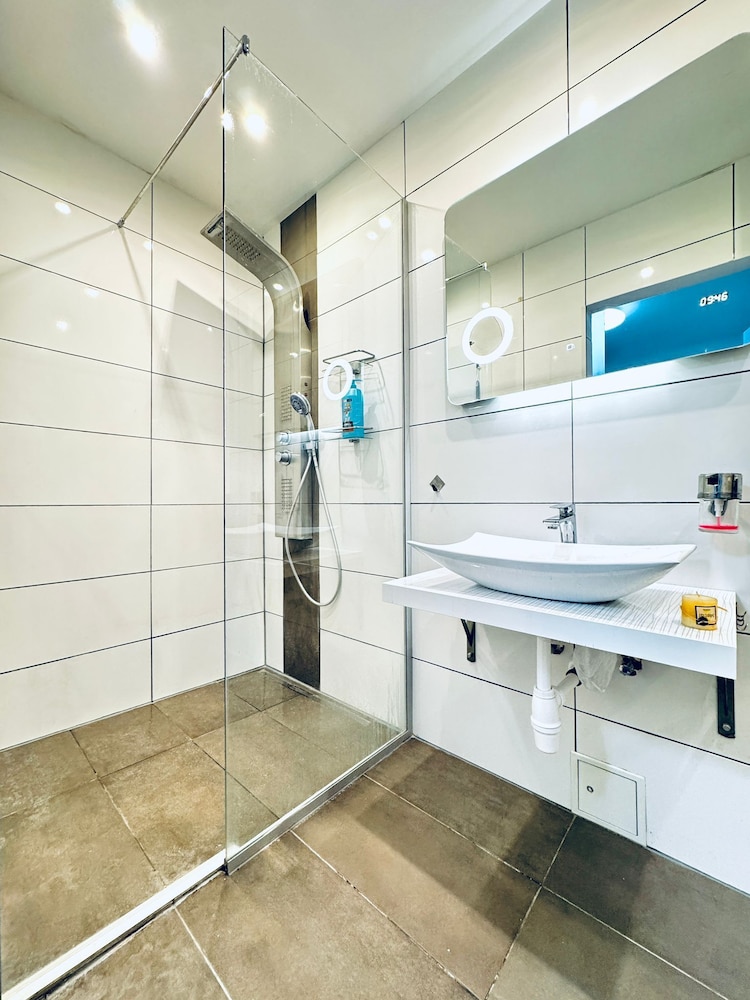 2BR 1LR Apartment for 5 Peaceful Stay