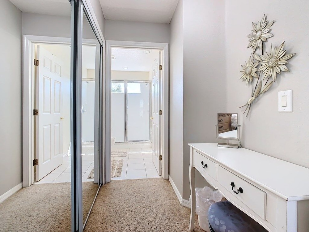 Spacious 5br Home W/ Private Pool+spa In Scenic Davenport Location 5 Bedroom Villa