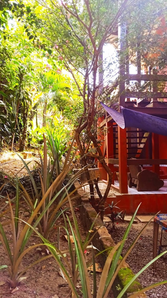Novos Baianos Hostel e Suites