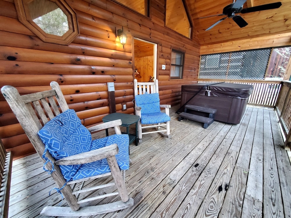 Urban Escape - 1BR King Cabin