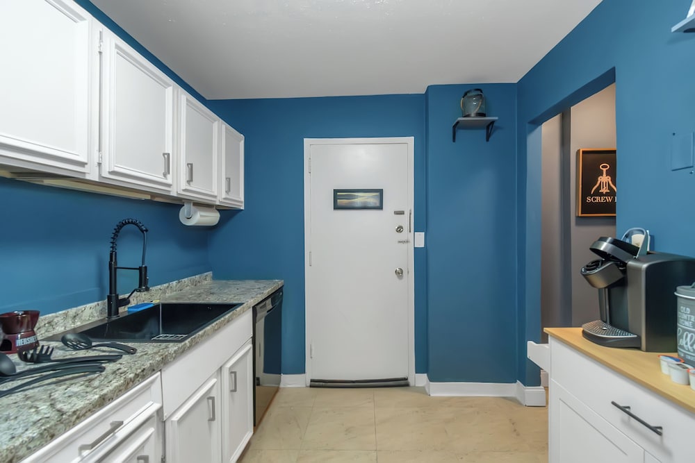 Lux 2BR Condo w/ King Beds DTWN