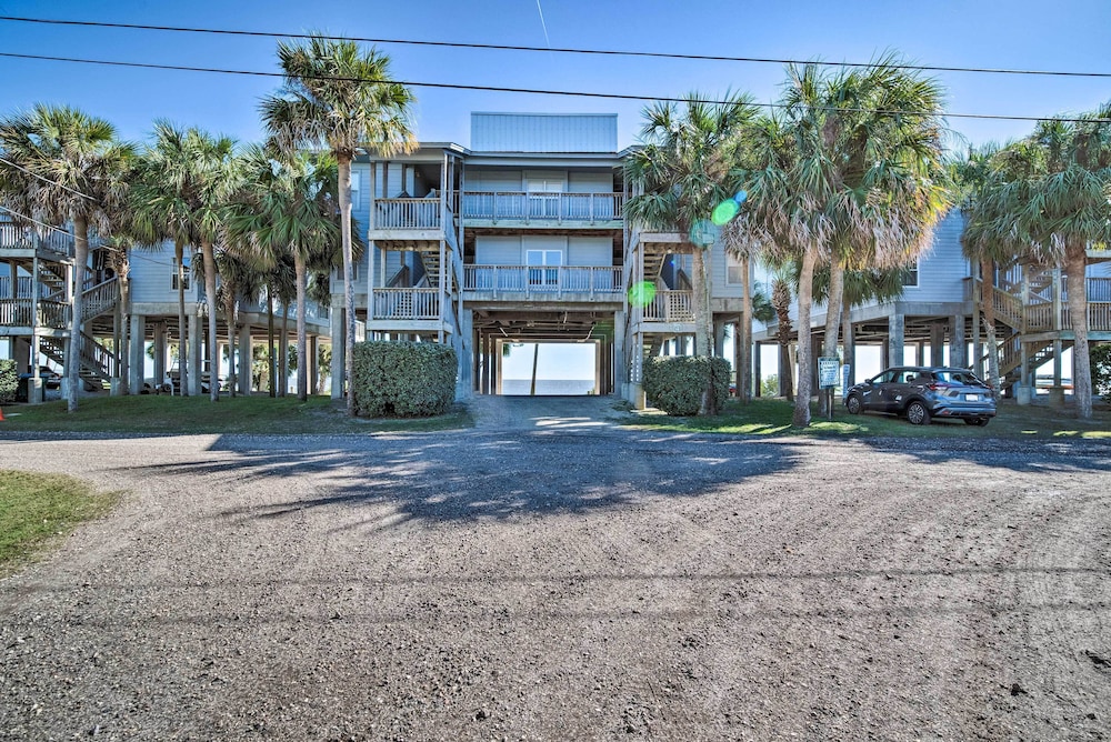 Cedar Key Condo w/ Balcony & Gulf Views! view 4