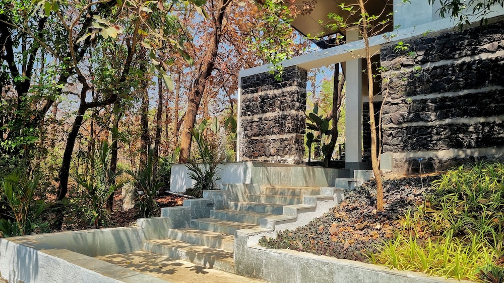 Bird's Nest Resort - Shahapur
