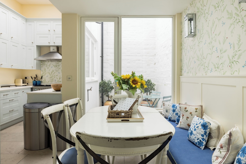 The Chelsea Abode - 4bdr Home With Terrace