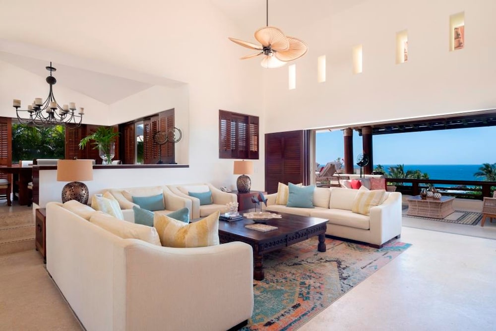 Staffed Ocean View Villa w Four Seasons Amenities