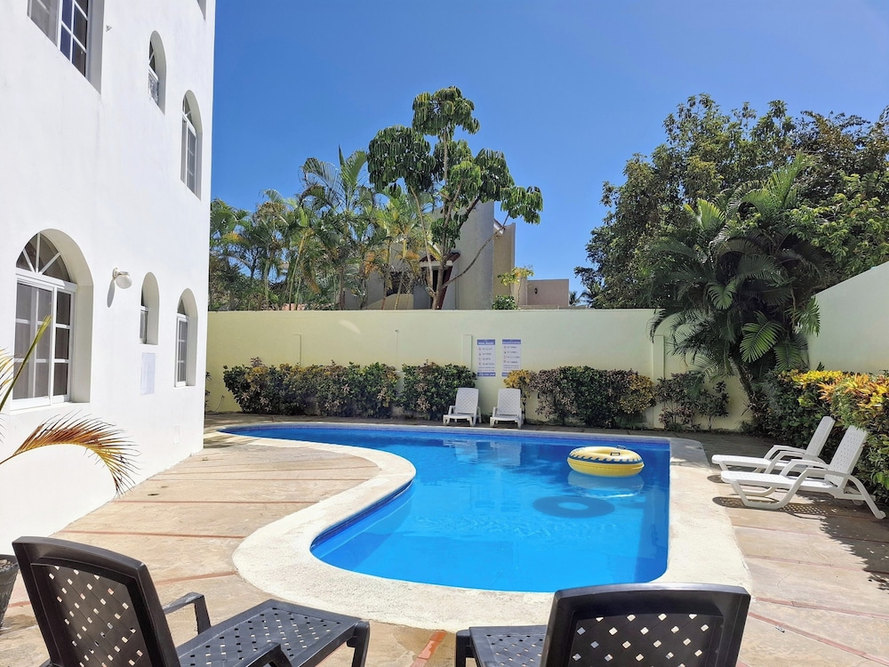 Costambar Seaside Apartment With Pool
