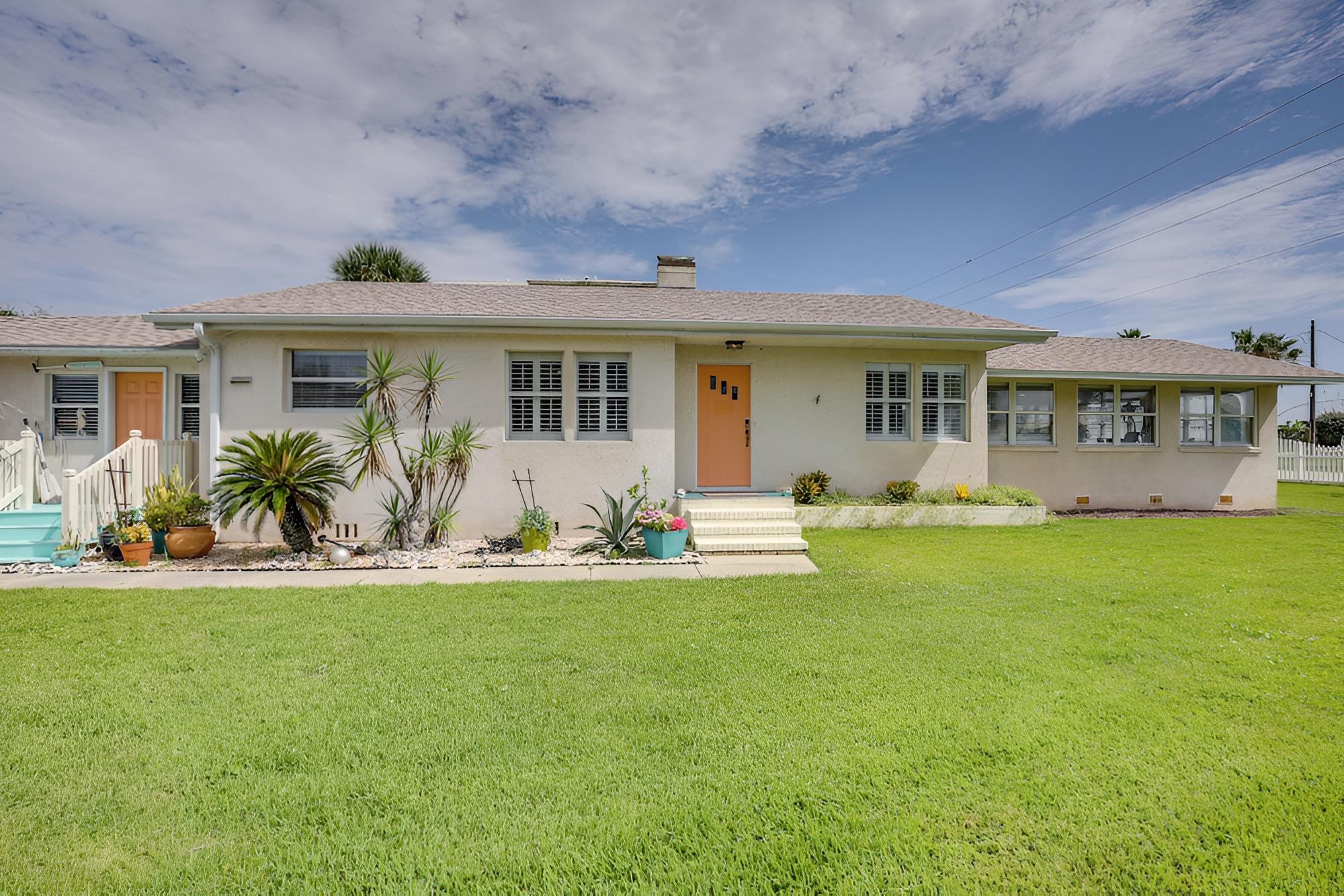 Historic St Augustine Bungalow: Walk to Beach view 2