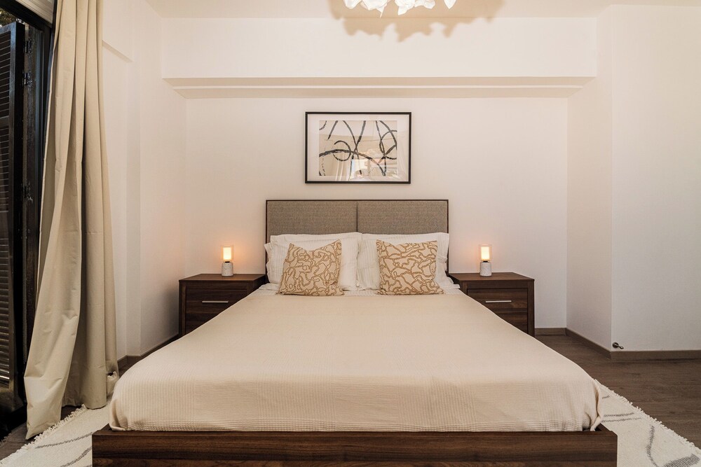City Center Modern Boho Stay